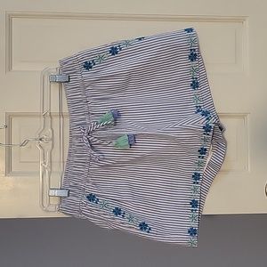 Vineyard Vines womans white and blue striped shorts